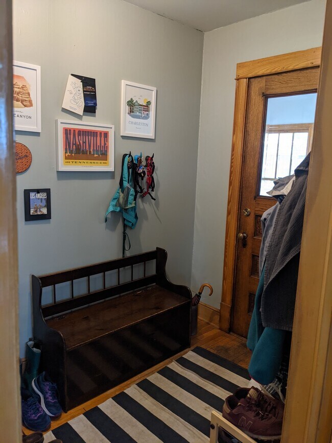 Entryway/Mudroom - 1534 Jefferson St NE