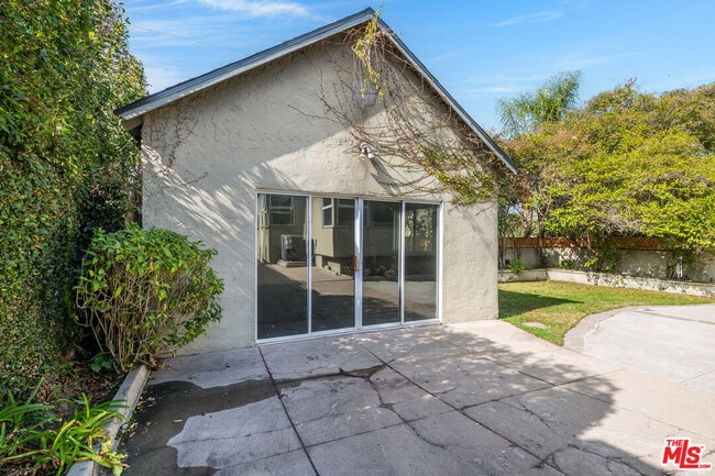 Building Photo - 1211 S Genesee Ave