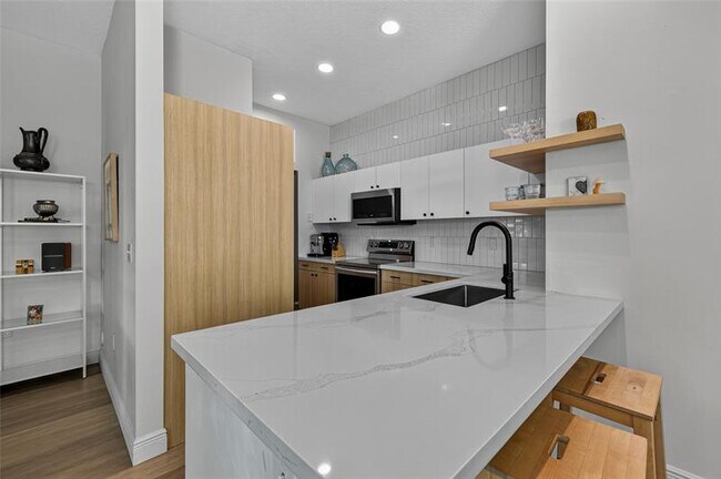 Building Photo - South Florida Excellent Rental - 1 month FREE!!!