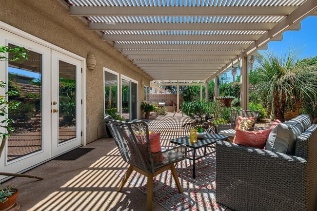 Building Photo - 7 Florentina Dr