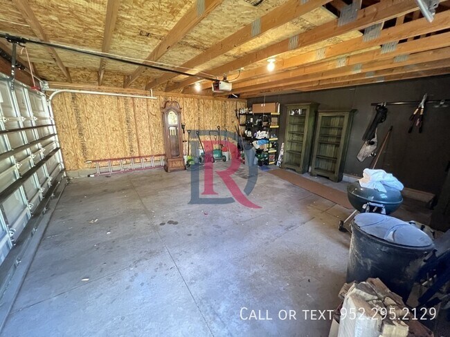 Building Photo - 4227 5th Ave S