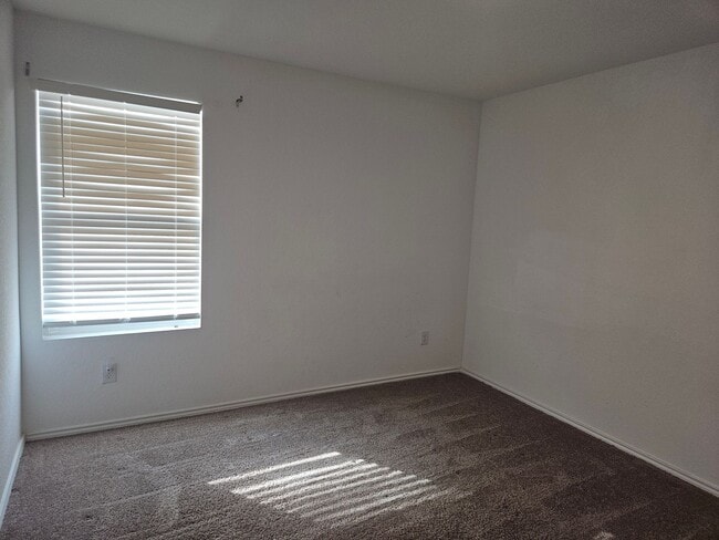 Building Photo - 4 Bedroom with 2 car garage