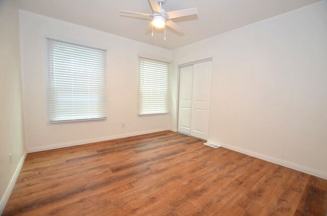 Building Photo - 4Bedroom 3.5 Bathrooms single family home