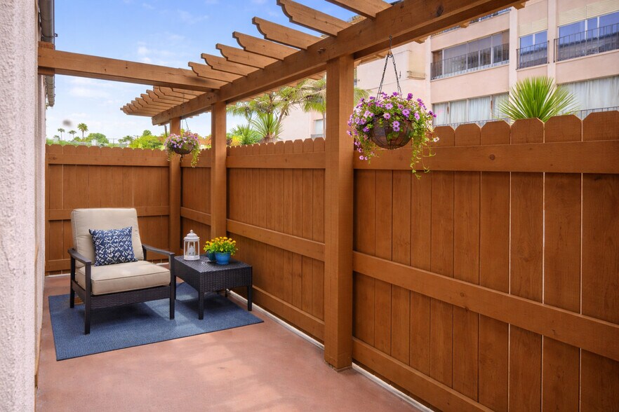 Building Photo - 4730 Noyes St