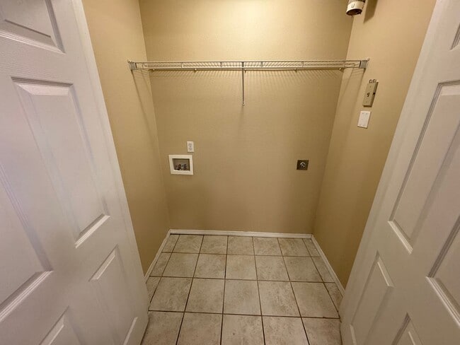 Building Photo - 2 bedroom 2 bath apartment at Clifton Heights Apartments basic internet and trash service included