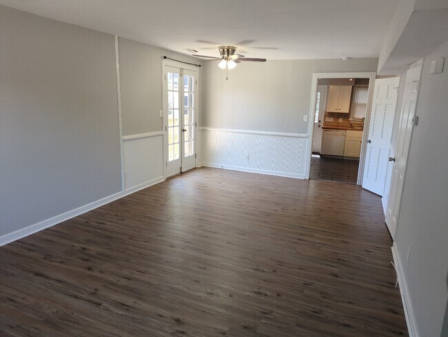 Building Photo - 9396 Pine Tree Rd