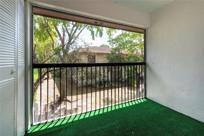 Building Photo - 10571 Royal Palm Blvd