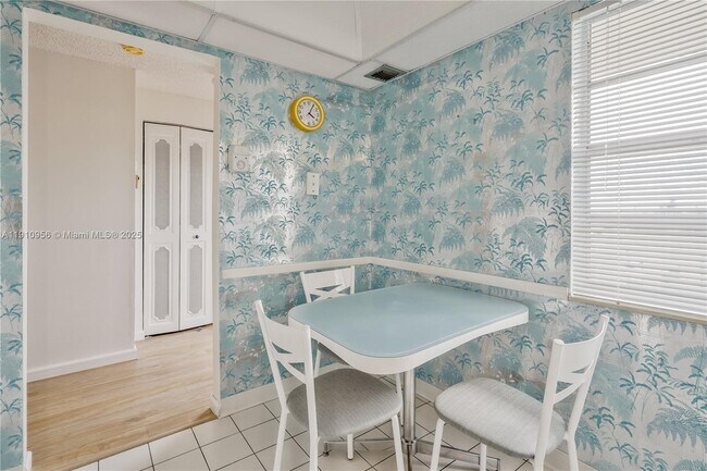 Building Photo - 141 SE 3rd Ave