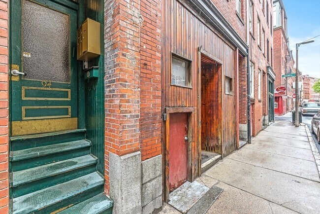 Building Photo - 94 Prince St