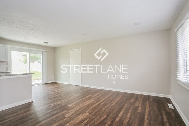 Building Photo - REDUCED!