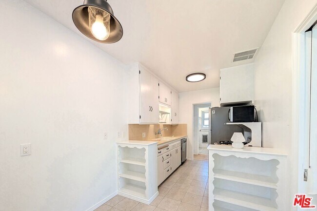 Building Photo - 729 9th St