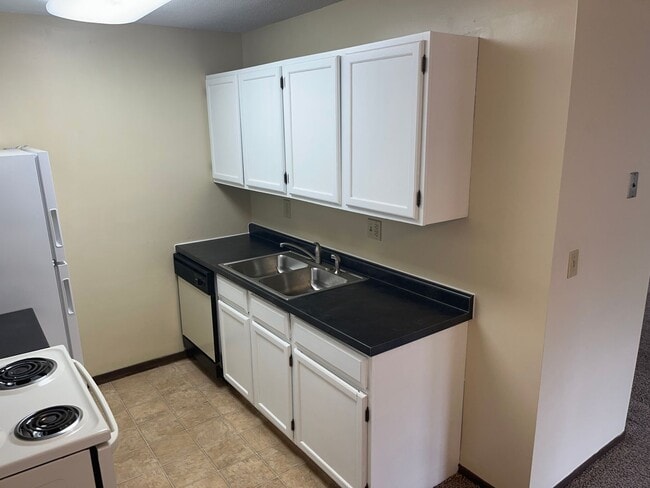 Building Photo - 2010 Greysolon Rd