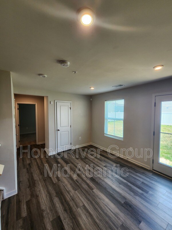 Building Photo - 203 Bowline Dr