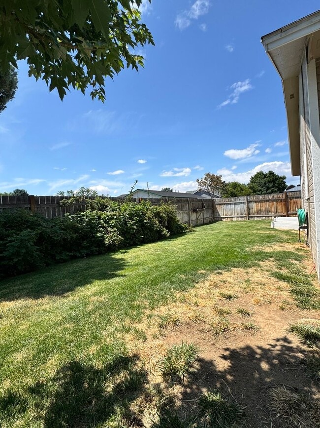 Building Photo - Occupied, do not disturb tenants. West Val...