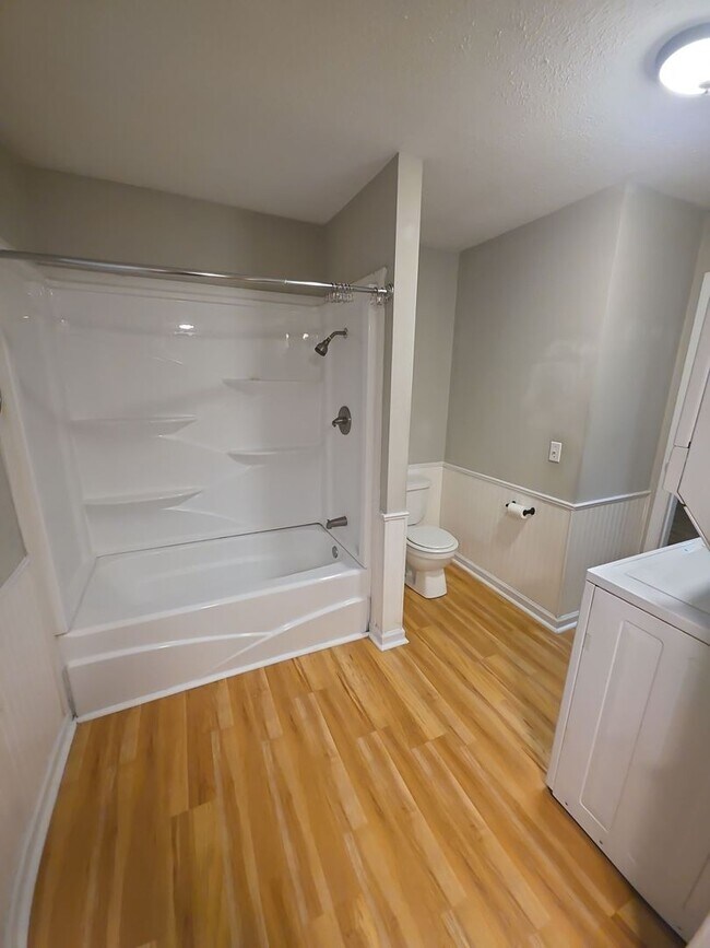 Building Photo - 221 Camp Dr