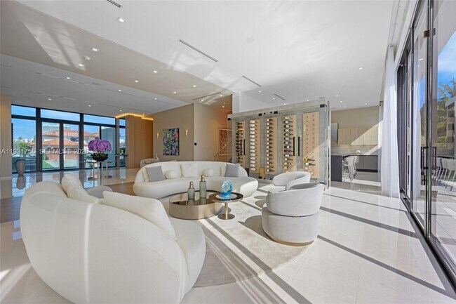 Building Photo - 3260 NE 165th St