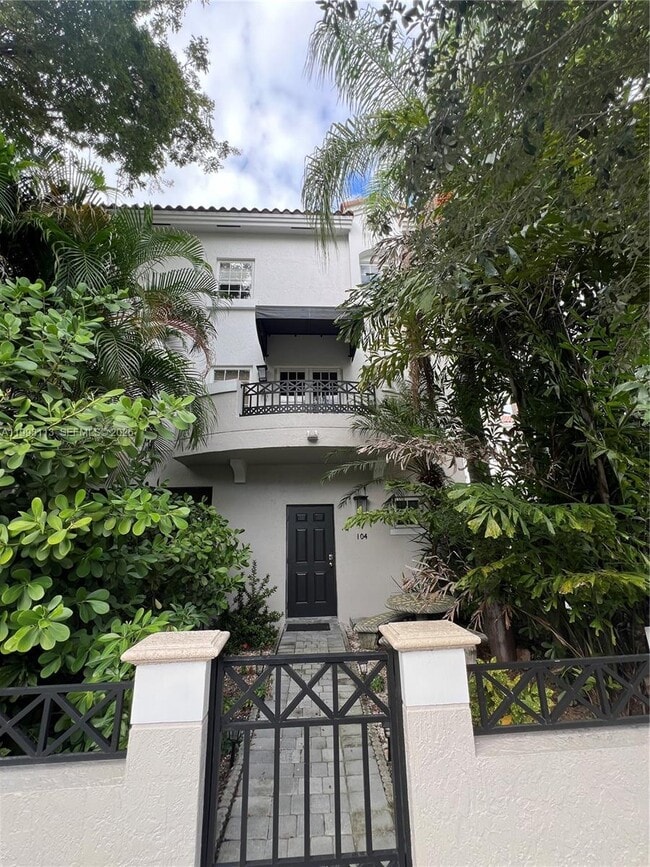 Building Photo - Navarre Avenue, Coral Gables, FL 33134 - 3 BR 2.5 BA condo