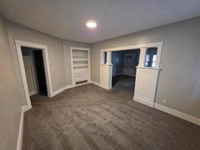 Building Photo - 434 6th Ave S