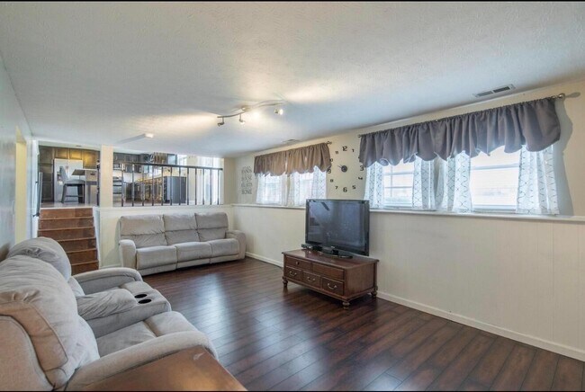 Building Photo - 5726 Countrie View Ct