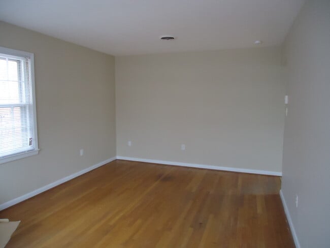 Building Photo - 15 N Purcell Ave