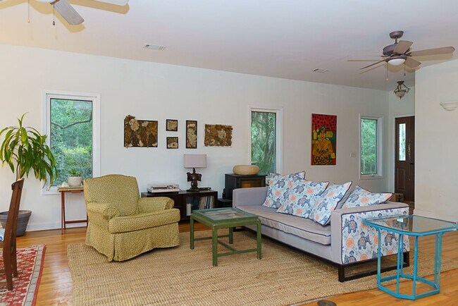 Building Photo - Amazing sunsets at this waterfront home