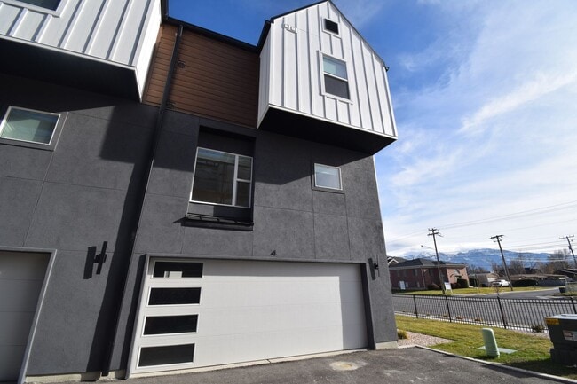 Building Photo - BRAND NEW 2 Bedroom Home in Millcreek!!