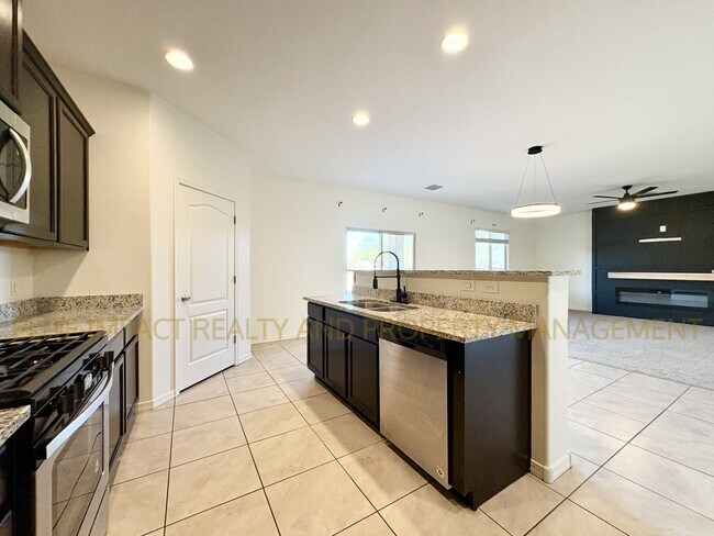 Building Photo - 11684 W Vanderbilt Farms Way