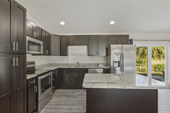 Building Photo - 8007 Royal Ct