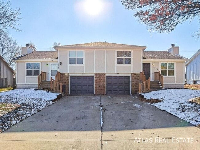 Building Photo - 1633 W Prairie St