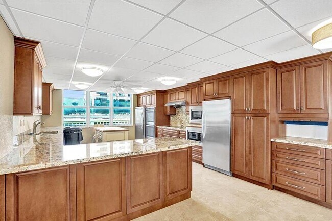 Building Photo - 5200 N Ocean Blvd
