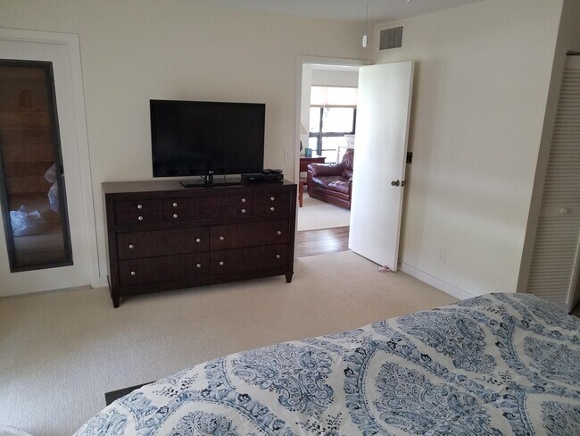 Building Photo - 326 Brackenwood Cir