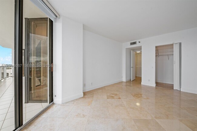 Building Photo - 3610 Yacht Club Dr