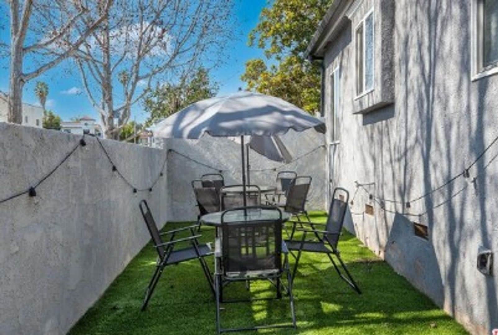 Building Photo - 1488 S Durango Ave