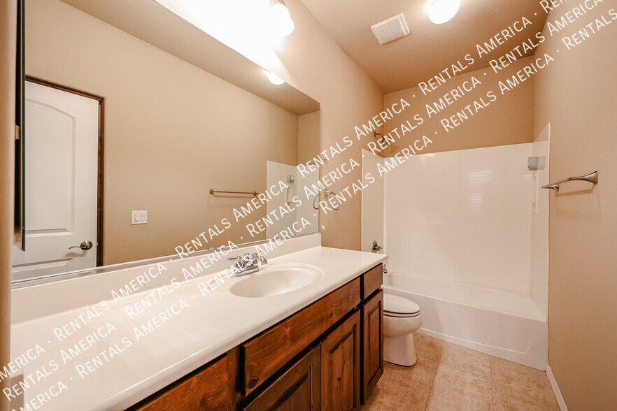 Building Photo - 3575 S Jasmine Dr