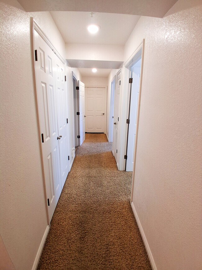 Building Photo - 104 W 1230 N St