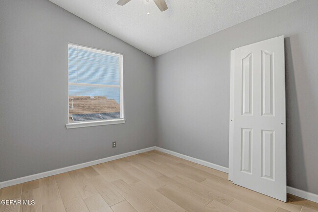 Building Photo - 12325 Tierra Bella Dr