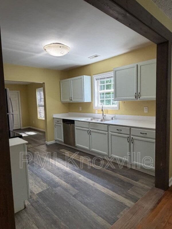 Building Photo - 2340 Boxwood Ln NE
