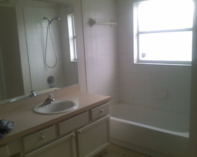 Building Photo - 867 Lake Jackson Cir