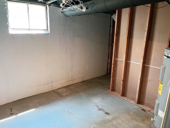 Building Photo - Move-In Ready 2BR Home w/ Refinished Hardwood Floors + Bonus Room Basement!