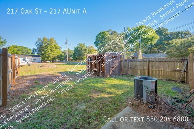 Building Photo - 217 Oak St SE