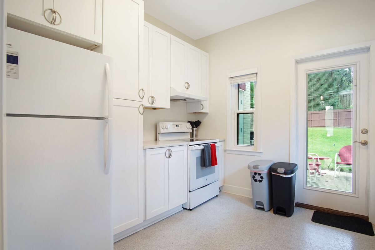 Building Photo - 1647 Lake Ella Dr