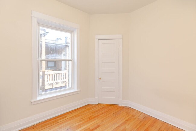 Building Photo - 4613 N Ashland Ave