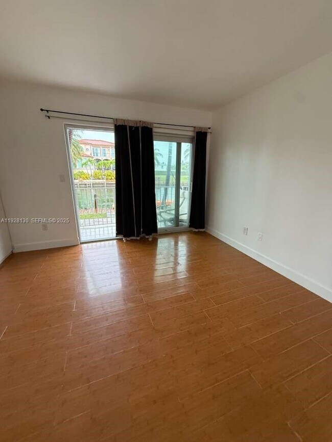 Building Photo - 2225 NE 123rd St