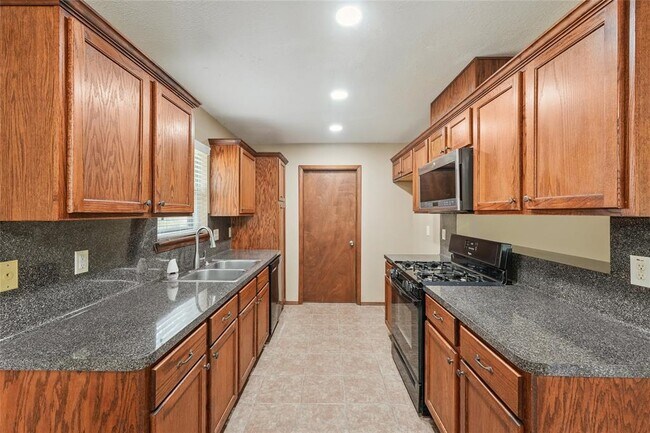 Building Photo - 3751 Glade Forest Dr