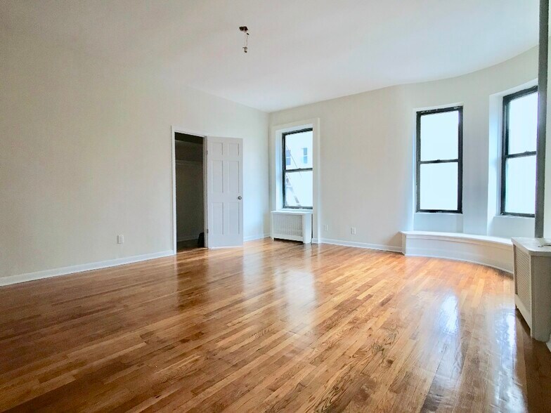 Building Photo - 240 W 104th St