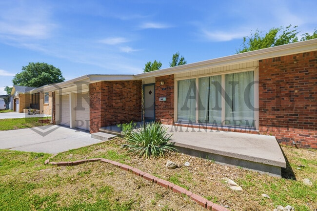 Building Photo - 6216 E Orme St
