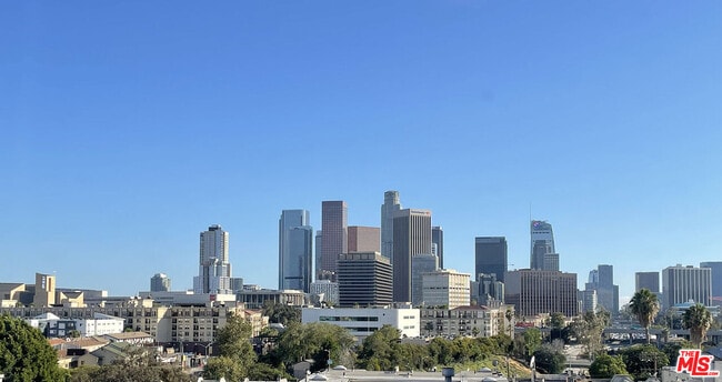 Building Photo - 870 Figueroa Terrace