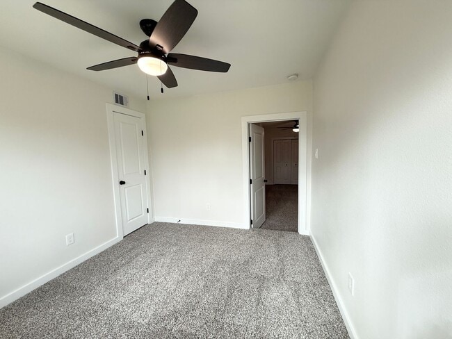 Building Photo - Spacious 3/2/1 w/ Study in Red Bluff Terrace (Pasadena)