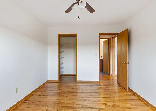 Building Photo - Amazing West Hills Condo! W/S/G + Heat inc...