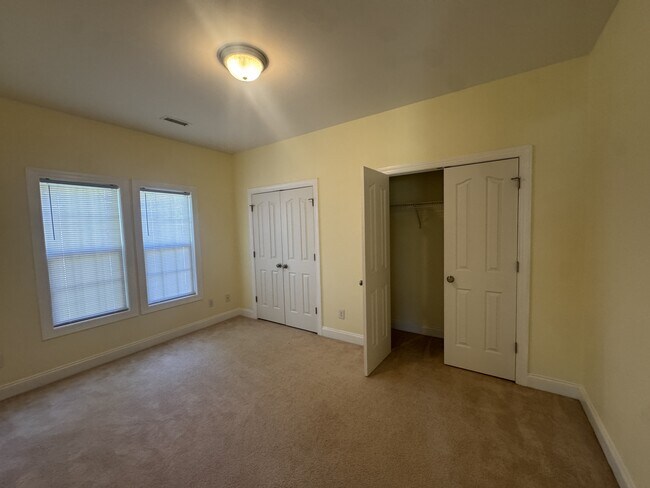 Building Photo - 210 Chadwick Shores Dr
